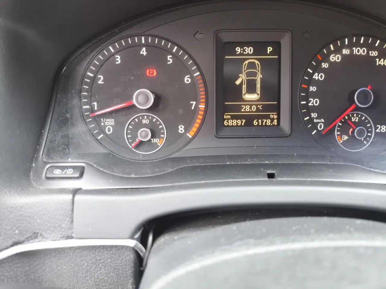 Volkswagen Tiguan 2016 280TSI Automatic Two-Wheel Drive Silk Road Comfort Edition — миниатюра 12