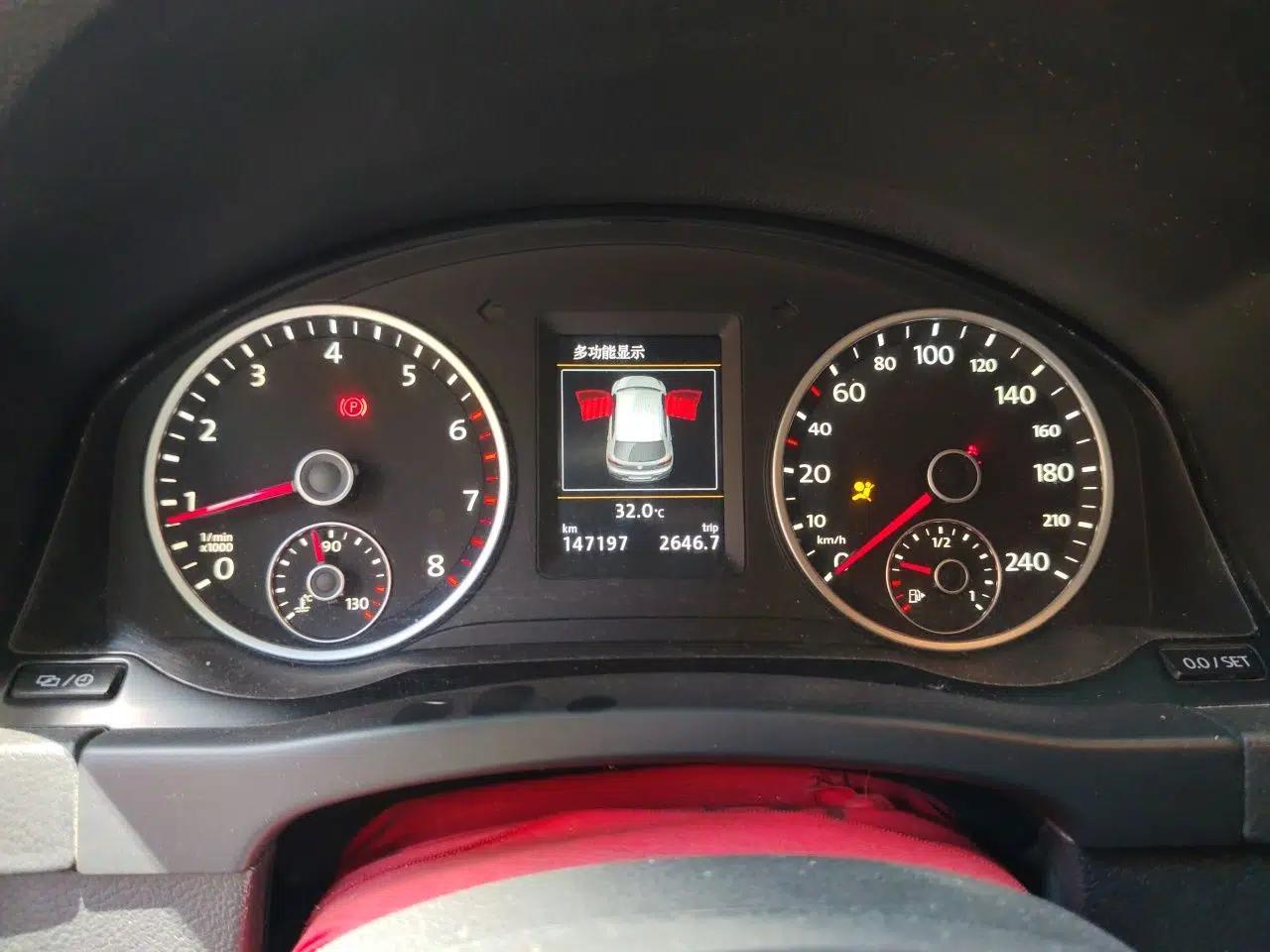Volkswagen Tiguan 2015 1.8TSI Automatic Two-Wheel Drive Luxury Model — миниатюра 11