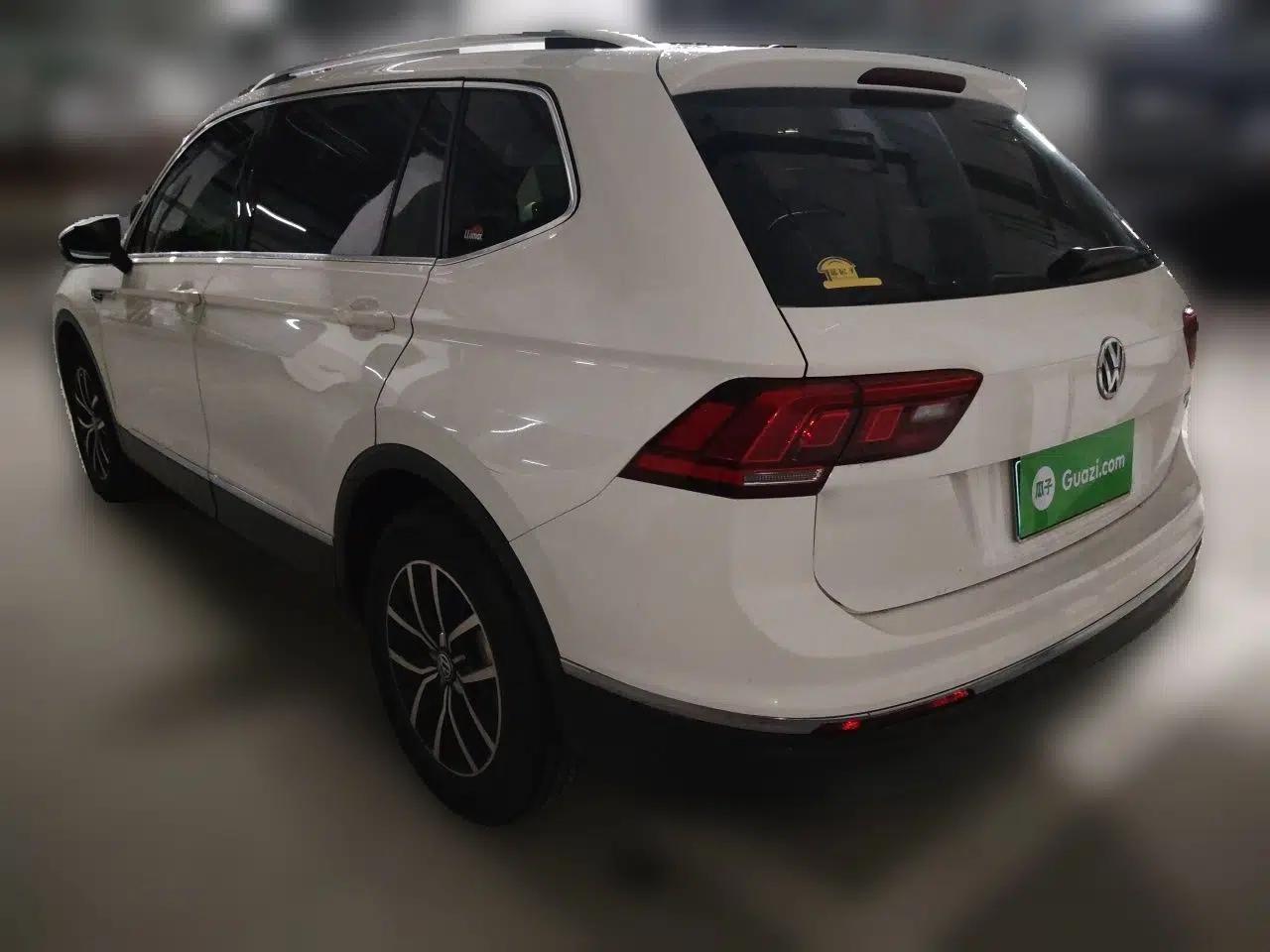 Volkswagen Tiguan L 2017 330TSI Automatic Two-Wheel Drive Luxury Edition — миниатюра 4