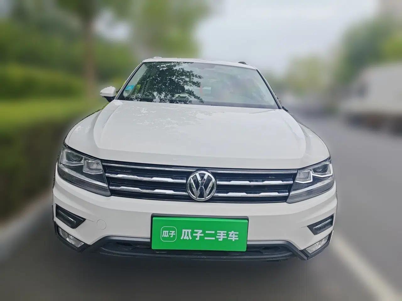 Volkswagen Tiguan L 2017 330TSI Automatic Two-Wheel Drive Luxury Edition — миниатюра 2