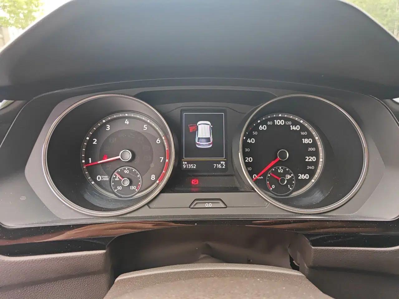 Volkswagen Tiguan L 2017 330TSI Automatic Two-Wheel Drive Luxury Edition — миниатюра 11