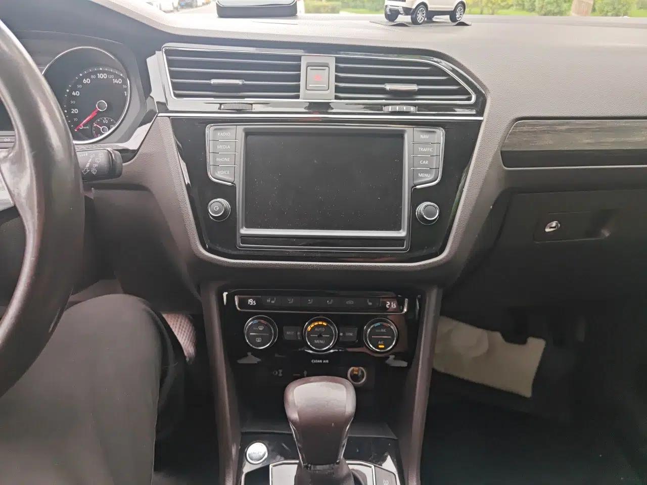 Volkswagen Tiguan L 2017 330TSI Automatic Two-Wheel Drive Luxury Edition — миниатюра 13