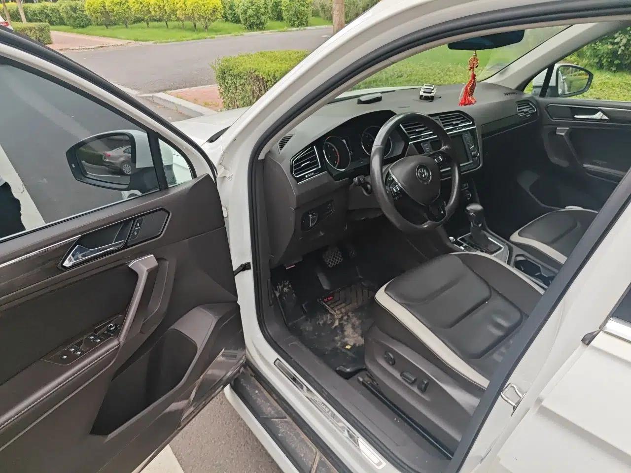 Volkswagen Tiguan L 2017 330TSI Automatic Two-Wheel Drive Luxury Edition — миниатюра 16