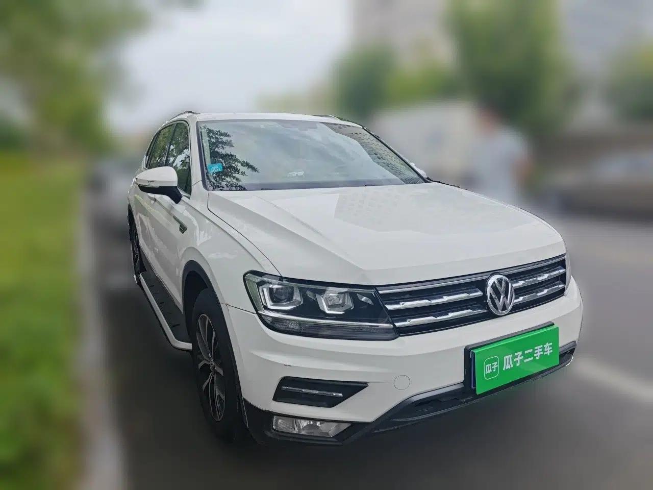 Volkswagen Tiguan L 2017 330TSI Automatic Two-Wheel Drive Luxury Edition — миниатюра 3
