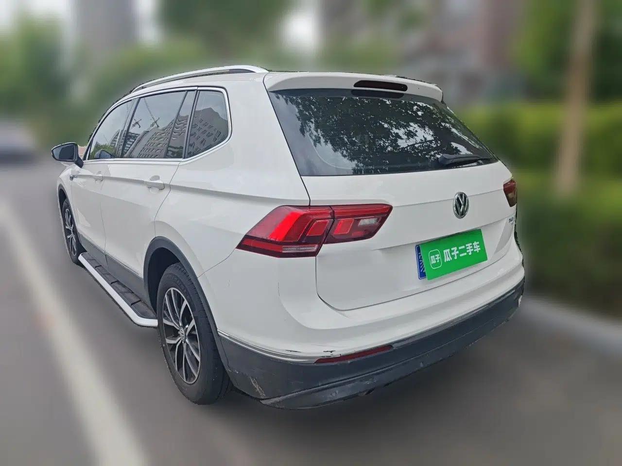 Volkswagen Tiguan L 2017 330TSI Automatic Two-Wheel Drive Luxury Edition — миниатюра 4