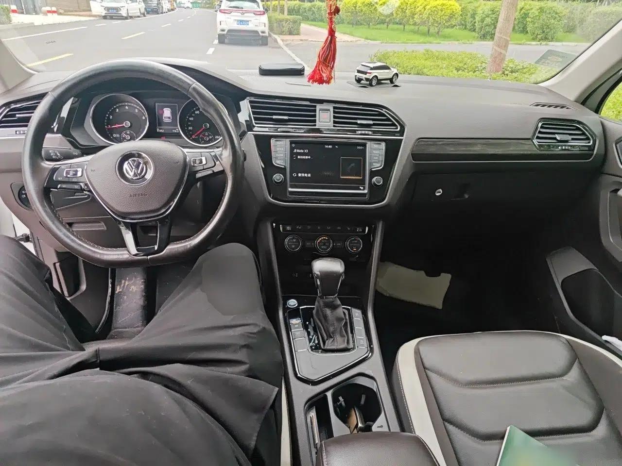 Volkswagen Tiguan L 2017 330TSI Automatic Two-Wheel Drive Luxury Edition — миниатюра 9