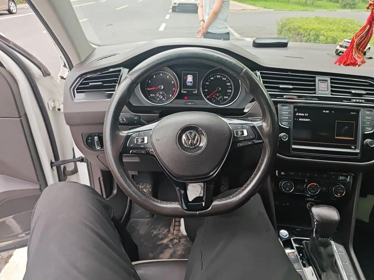Volkswagen Tiguan L 2017 330TSI Automatic Two-Wheel Drive Luxury Edition — миниатюра 10