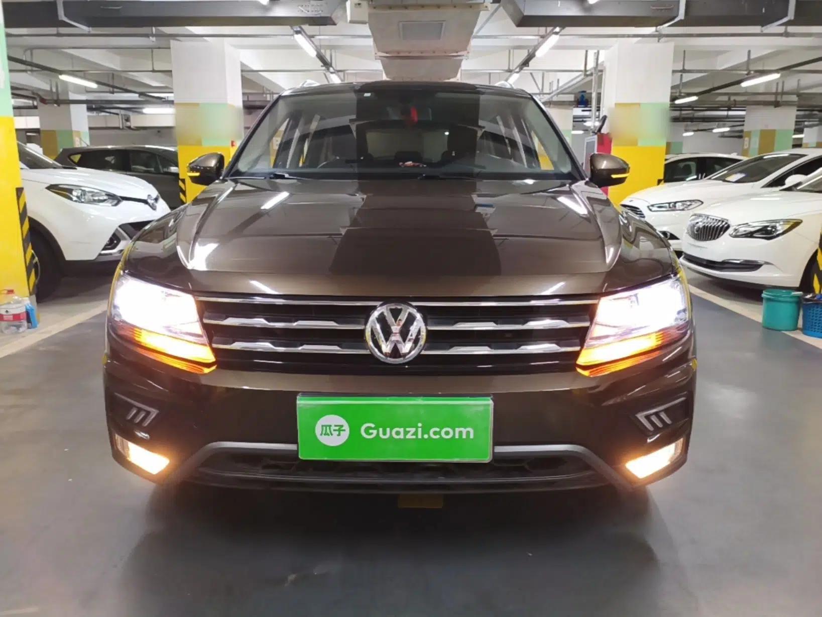 Volkswagen Tiguan L 2017 330TSI Automatic Two-Wheel Drive Comfort Edition — миниатюра 2
