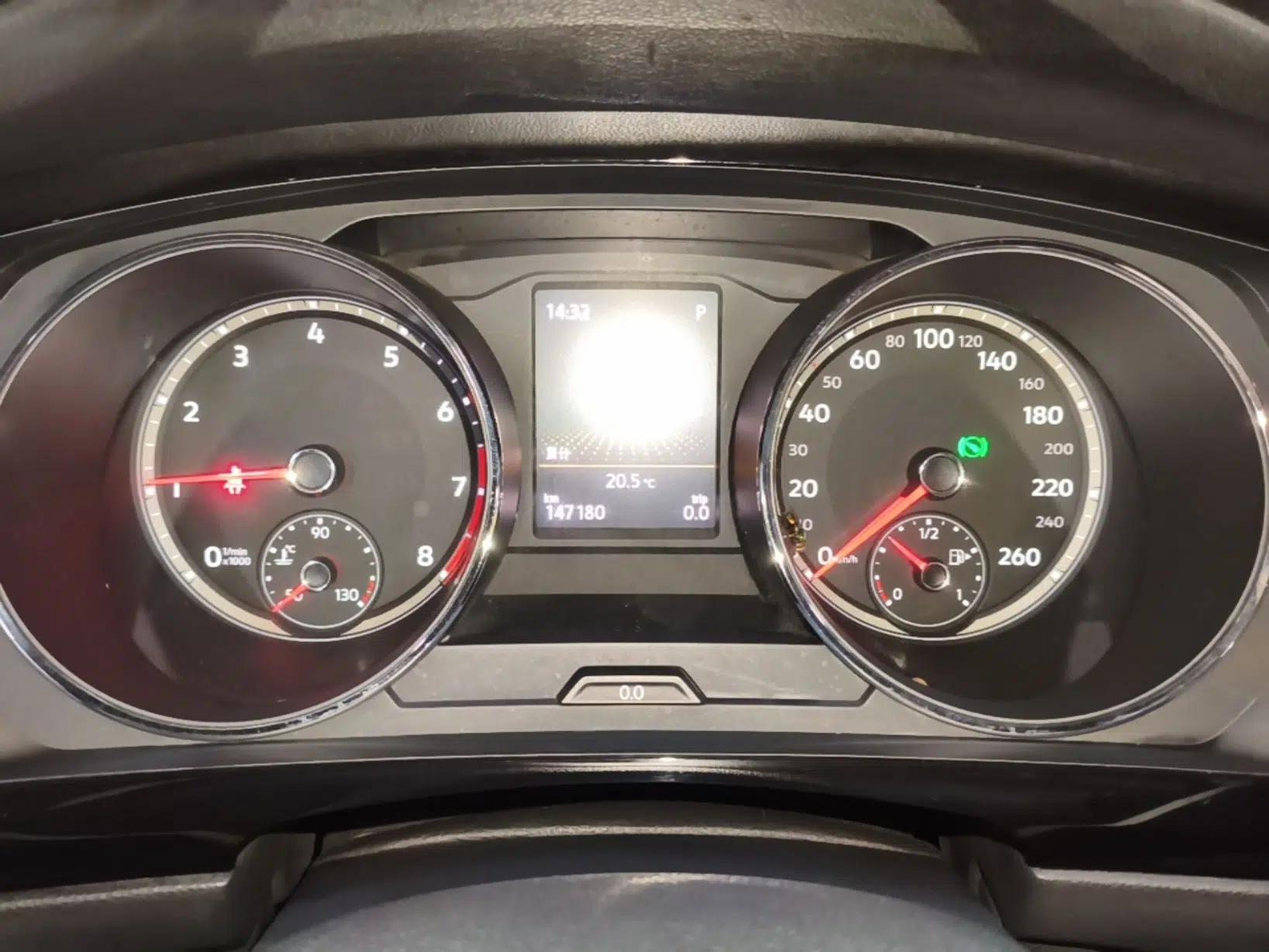 Volkswagen Tiguan L 2017 330TSI Automatic Two-Wheel Drive Comfort Edition — миниатюра 14