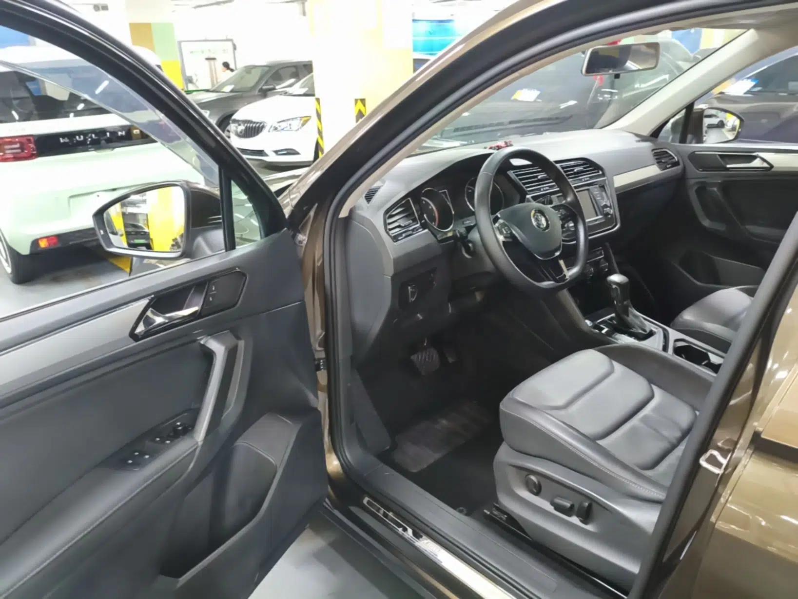 Volkswagen Tiguan L 2017 330TSI Automatic Two-Wheel Drive Comfort Edition — миниатюра 18