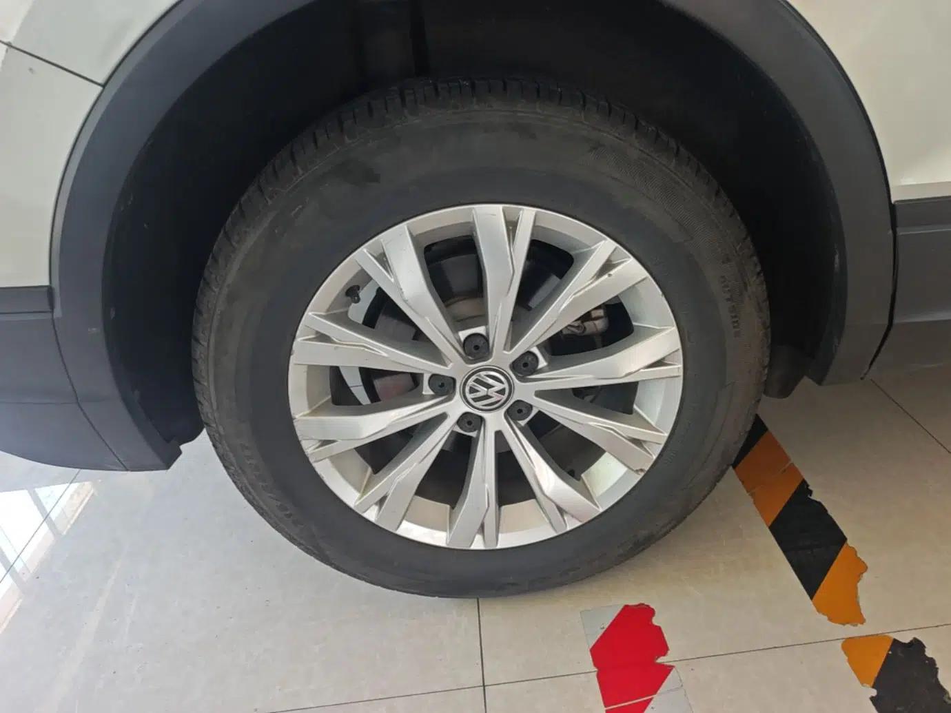 Volkswagen Tiguan L 2017 330TSI Automatic Two-Wheel Drive Luxury Edition — миниатюра 11