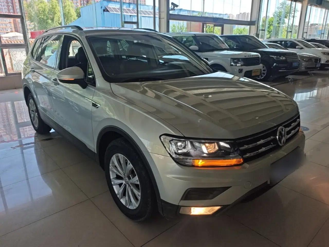 Volkswagen Tiguan L 2017 330TSI Automatic Two-Wheel Drive Luxury Edition — миниатюра 3