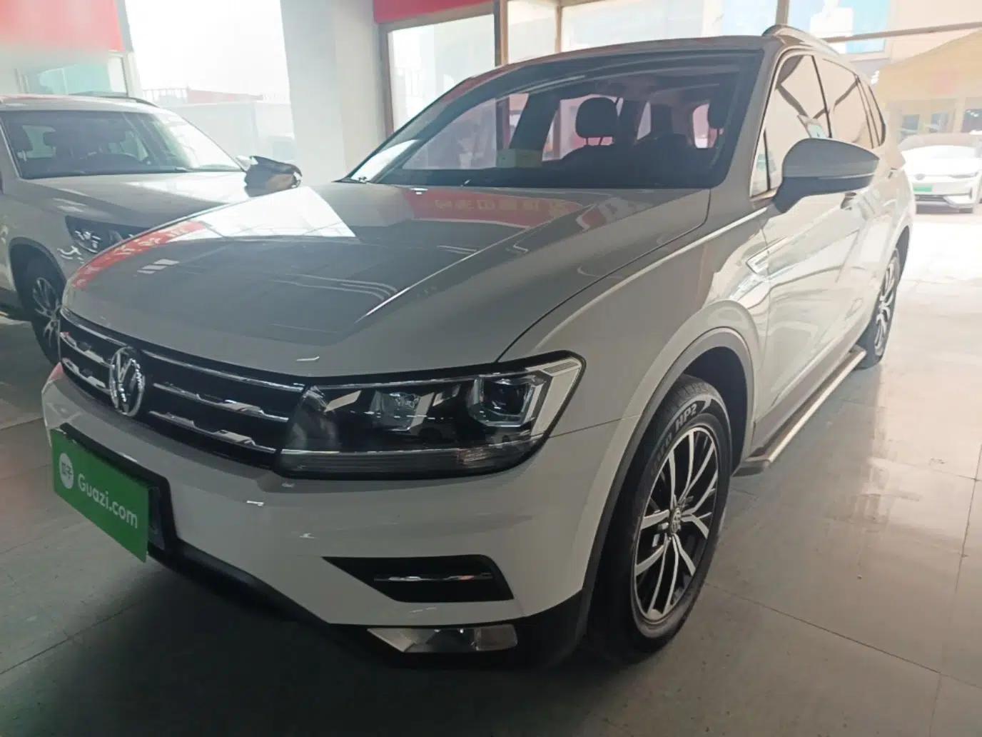 Volkswagen Tiguan L 2017 330TSI Automatic Two-Wheel Drive Luxury Edition — миниатюра 1