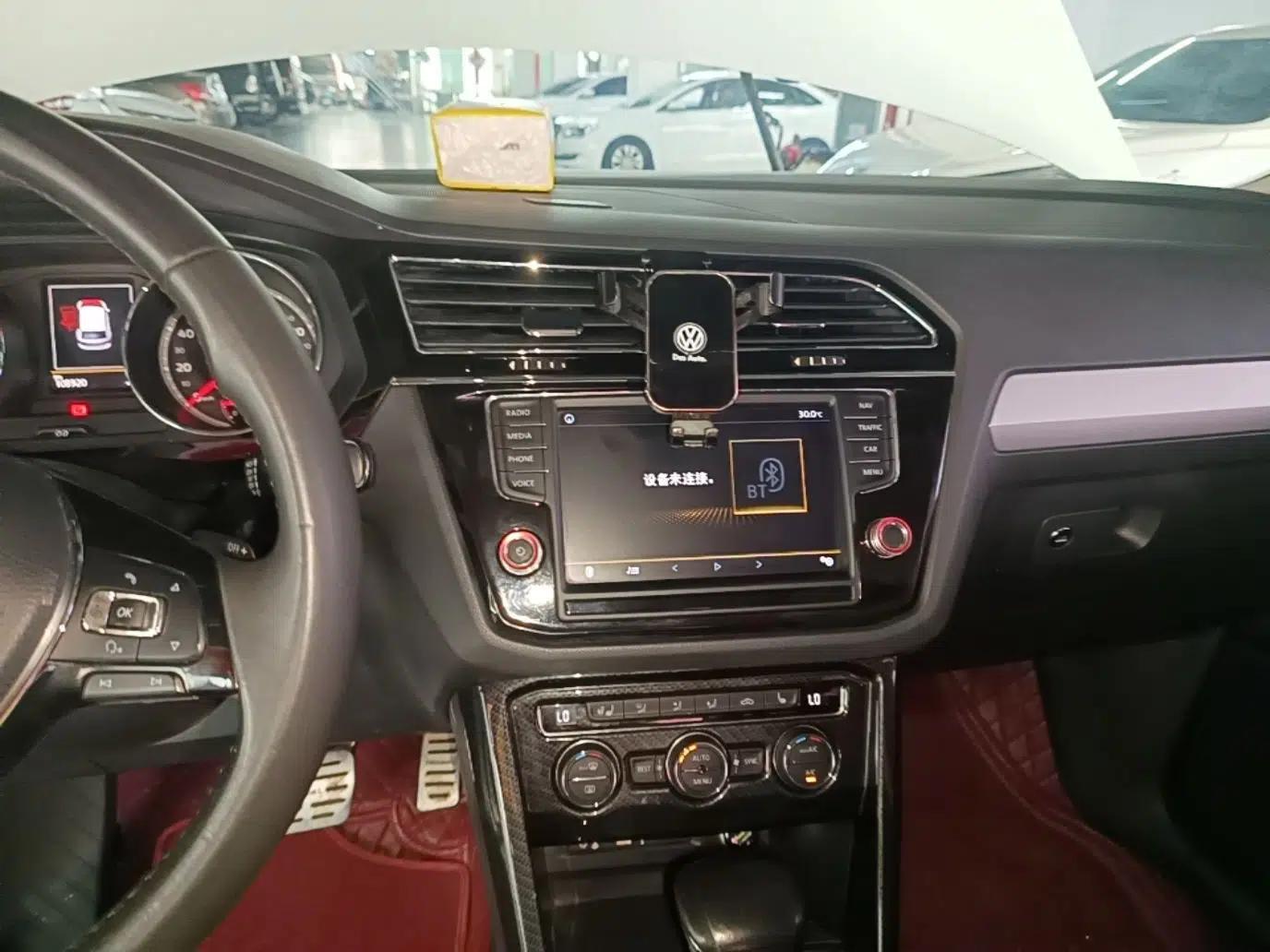 Volkswagen Tiguan L 2017 330TSI Automatic Two-Wheel Drive Luxury Edition — миниатюра 15