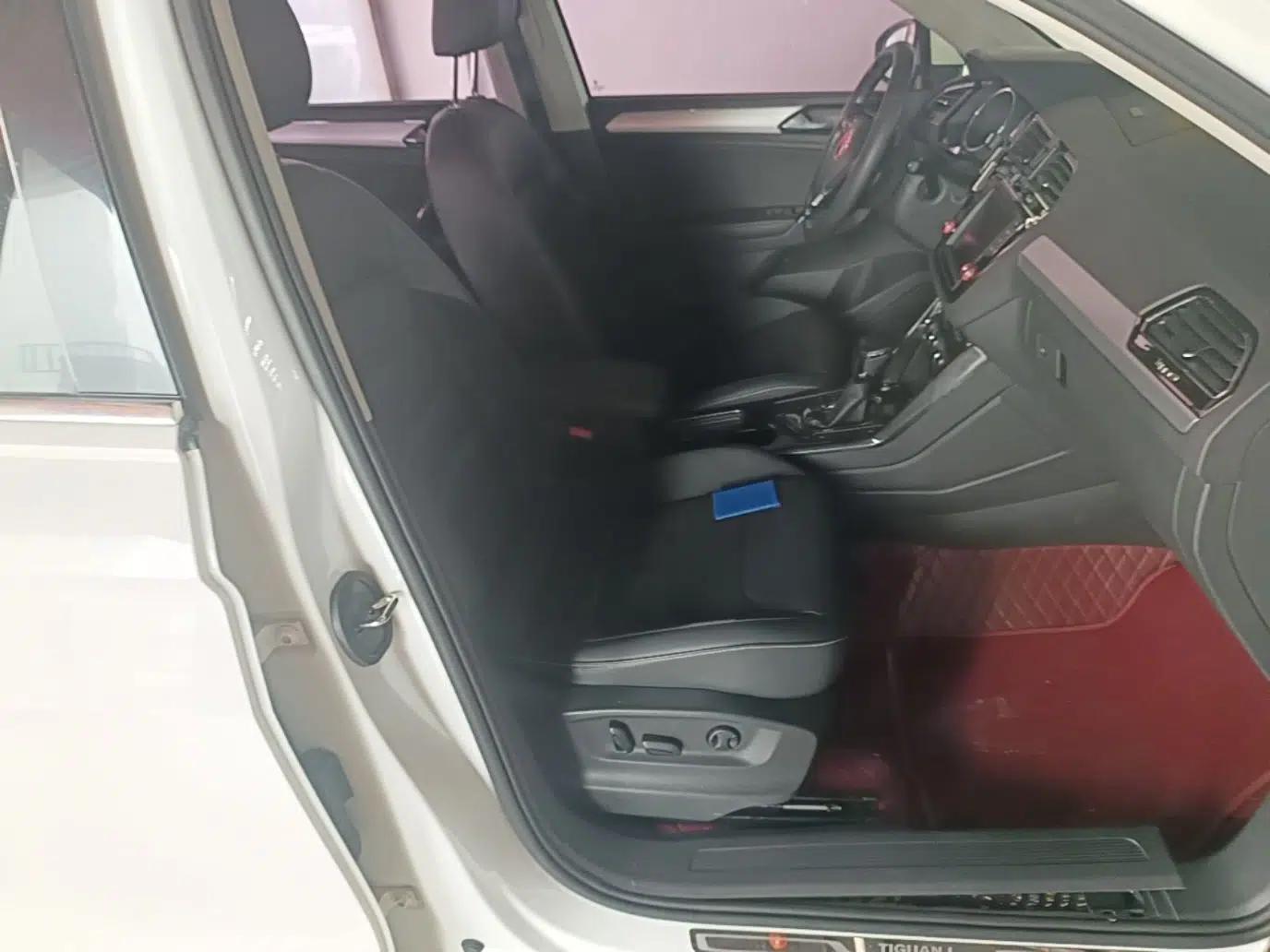 Volkswagen Tiguan L 2017 330TSI Automatic Two-Wheel Drive Luxury Edition — миниатюра 19