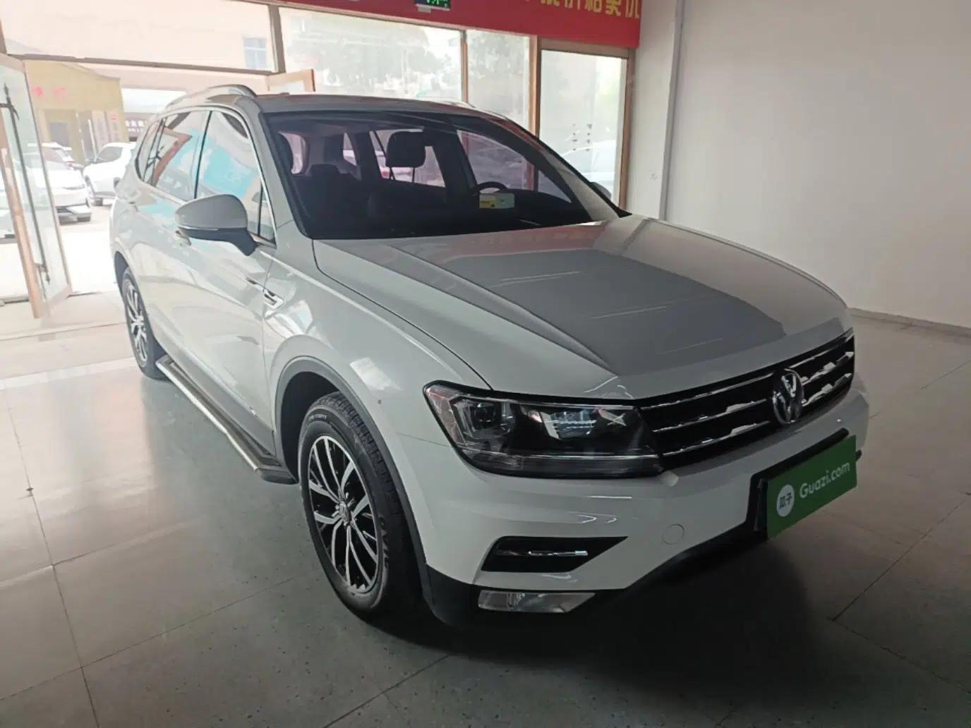 Volkswagen Tiguan L 2017 330TSI Automatic Two-Wheel Drive Luxury Edition — миниатюра 3