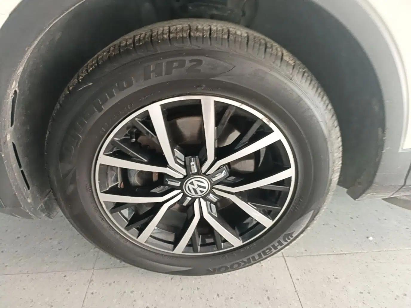Volkswagen Tiguan L 2017 330TSI Automatic Two-Wheel Drive Luxury Edition — миниатюра 10