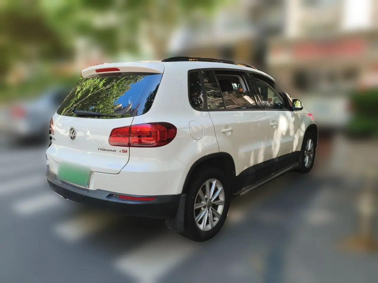 Volkswagen Tiguan 2015 1.8TSI Automatic Two-Wheel Drive Comfort Edition — миниатюра 6