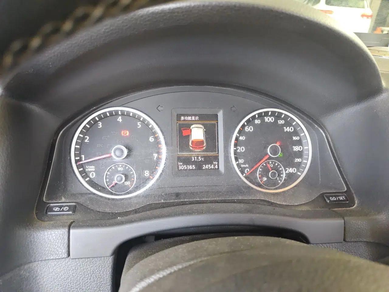 Volkswagen Tiguan 2015 1.8TSI Automatic Two-Wheel Drive Luxury Model — миниатюра 11