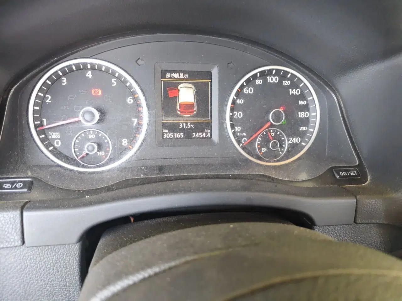 Volkswagen Tiguan 2015 1.8TSI Automatic Two-Wheel Drive Luxury Model — миниатюра 12