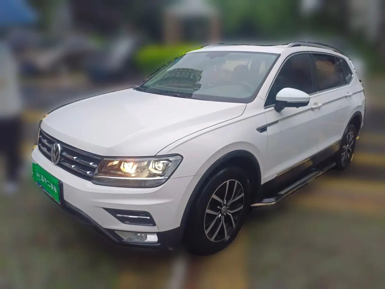 Volkswagen Tiguan L 2017 330TSI Automatic Two-Wheel Drive Luxury Edition — миниатюра 1