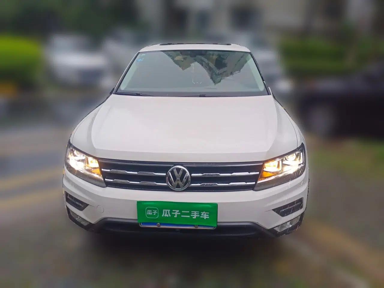 Volkswagen Tiguan L 2017 330TSI Automatic Two-Wheel Drive Luxury Edition — миниатюра 2