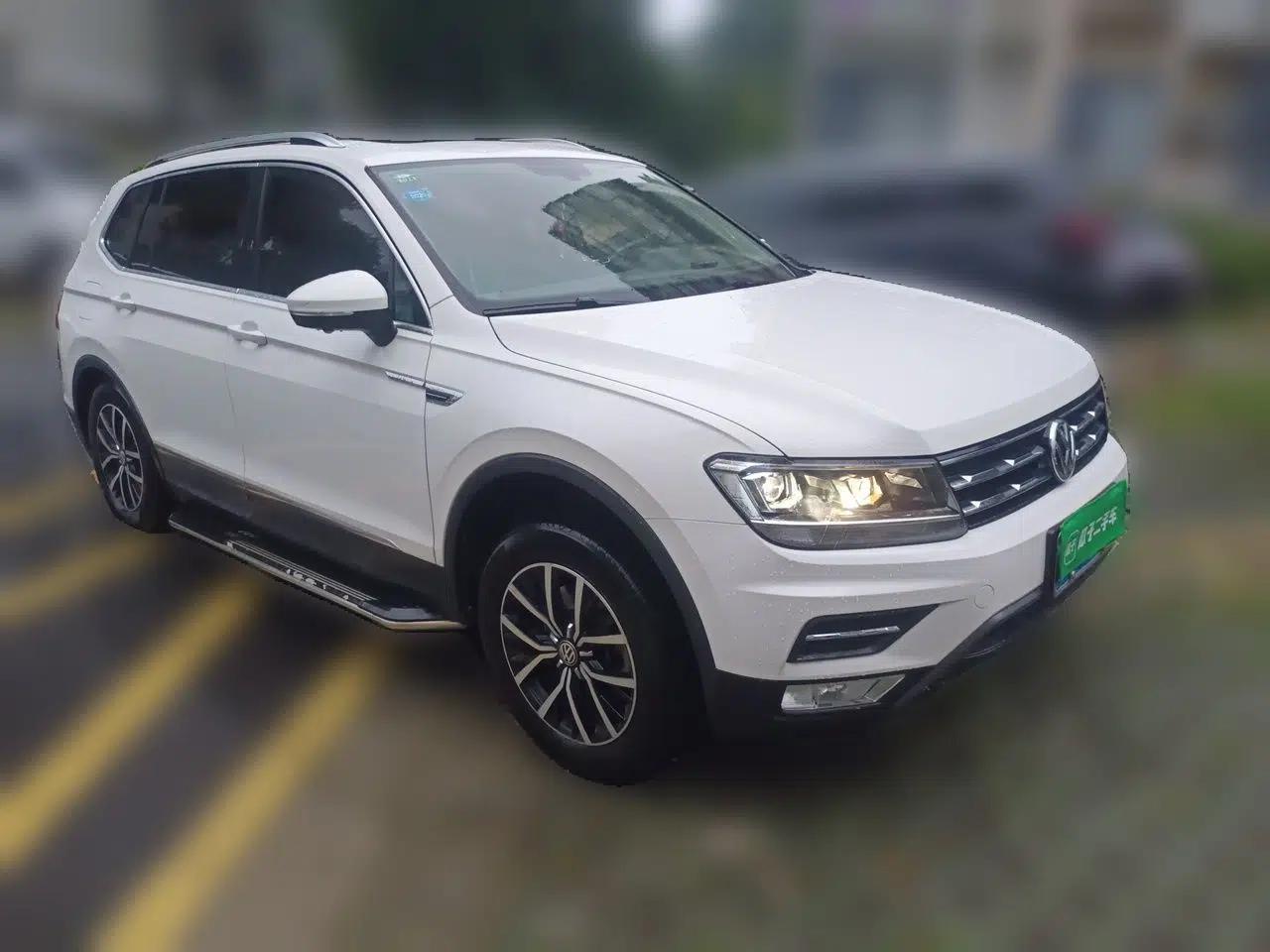 Volkswagen Tiguan L 2017 330TSI Automatic Two-Wheel Drive Luxury Edition — миниатюра 3