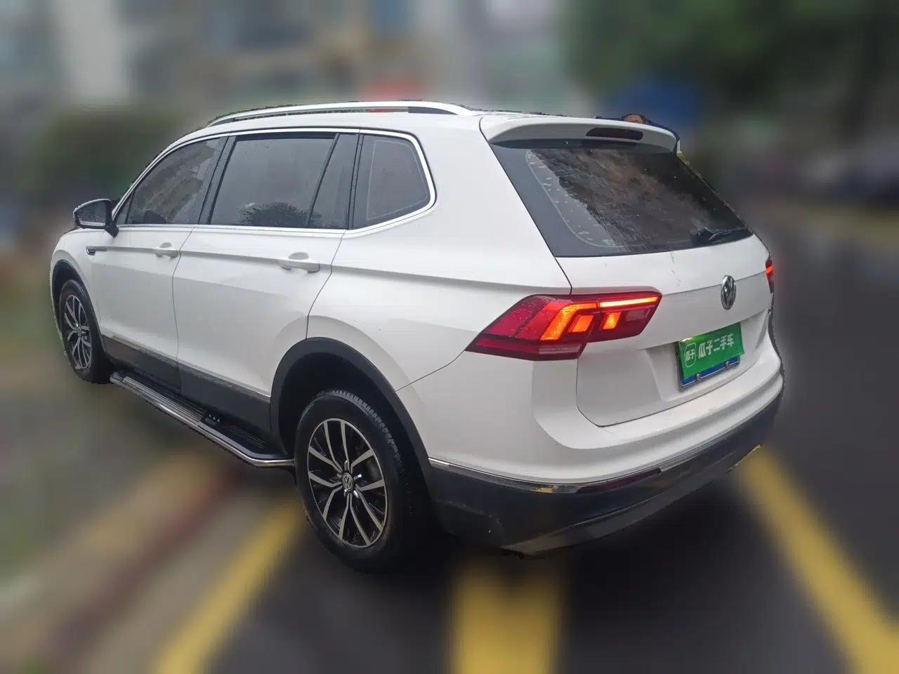 Volkswagen Tiguan L 2017 330TSI Automatic Two-Wheel Drive Luxury Edition — миниатюра 4