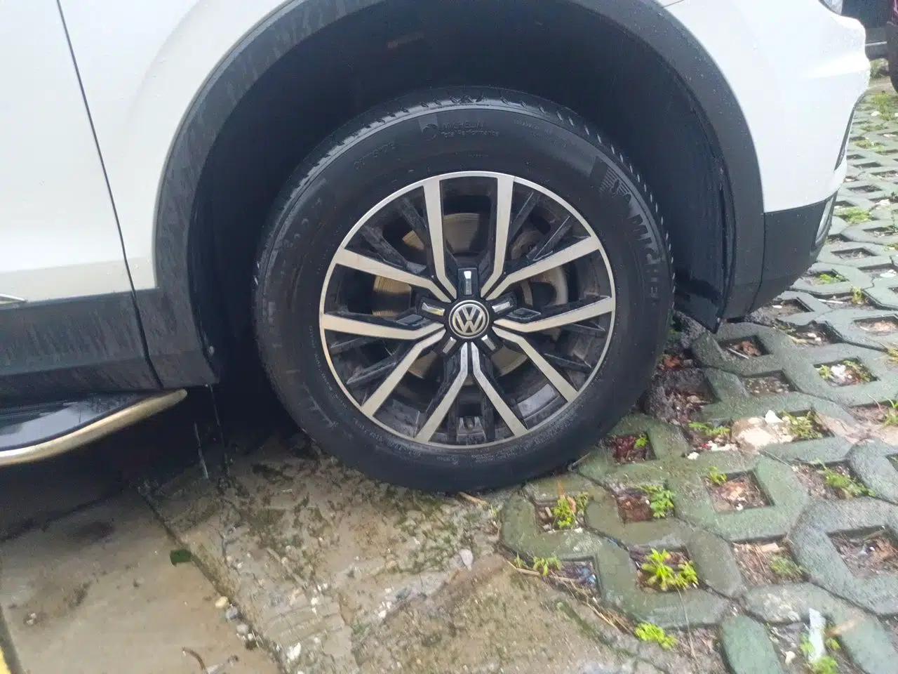 Volkswagen Tiguan L 2017 330TSI Automatic Two-Wheel Drive Luxury Edition — миниатюра 8