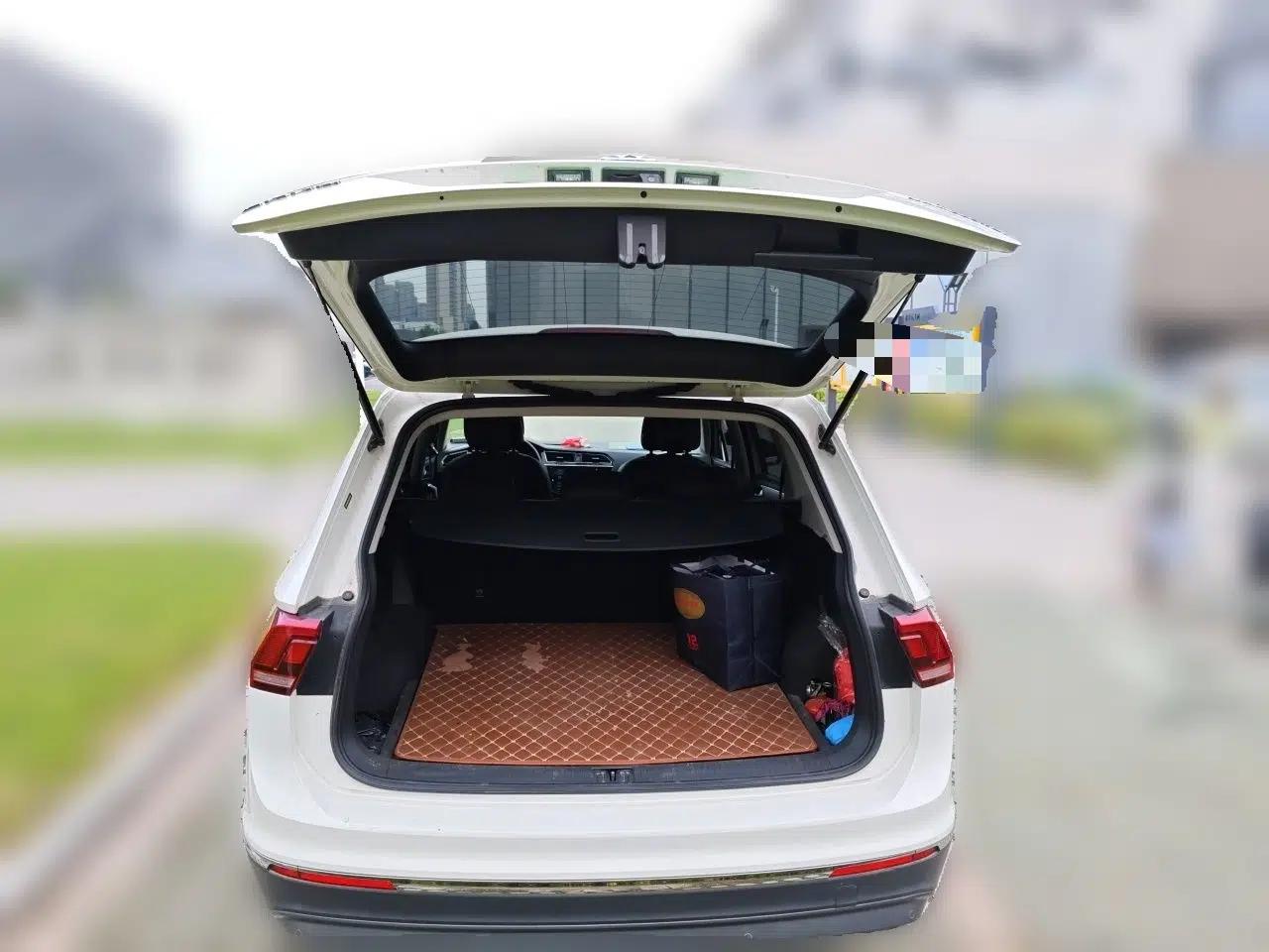 Volkswagen Tiguan L 2019 330TSI Automatic Two-Wheel Drive Panoramic Comfort Edition China VI Standard — миниатюра 19