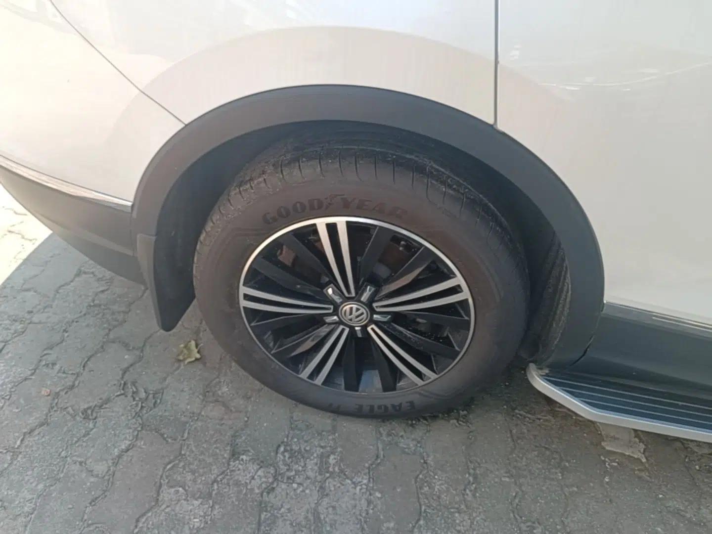 Volkswagen Tiguan L 2020 330TSI Automatic Two-Wheel Drive Panoramic Comfort Edition China VI Standard — миниатюра 11