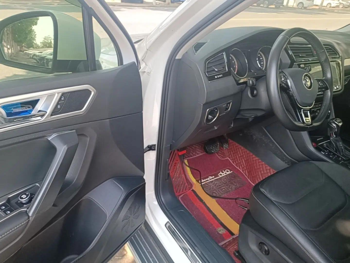 Volkswagen Tiguan L 2020 330TSI Automatic Two-Wheel Drive Panoramic Comfort Edition China VI Standard — миниатюра 18