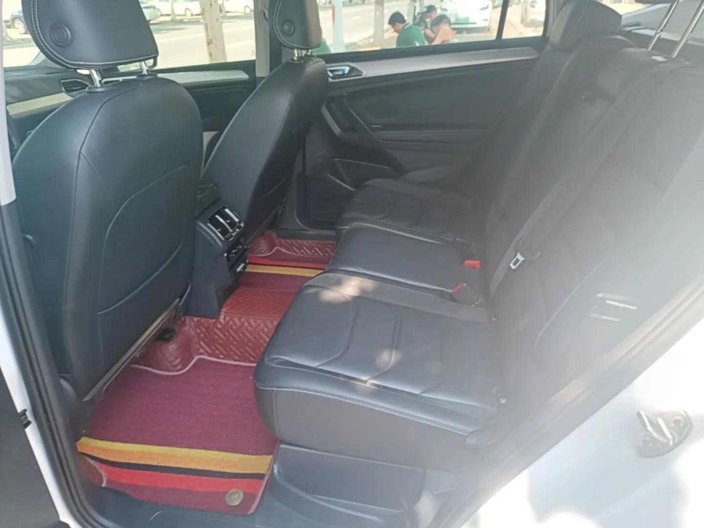 Volkswagen Tiguan L 2020 330TSI Automatic Two-Wheel Drive Panoramic Comfort Edition China VI Standard — миниатюра 20