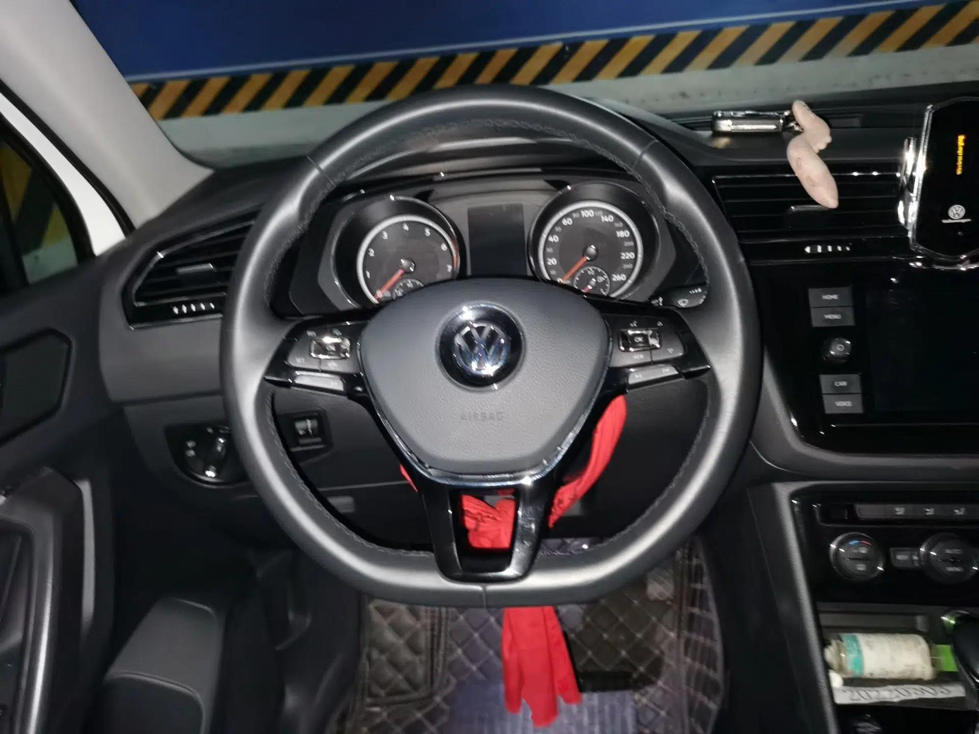 Volkswagen Tiguan L 2019 Revised Version 330TSI Automatic Two-Wheel Drive Panoramic Comfort Edition China V Standard — миниатюра 10