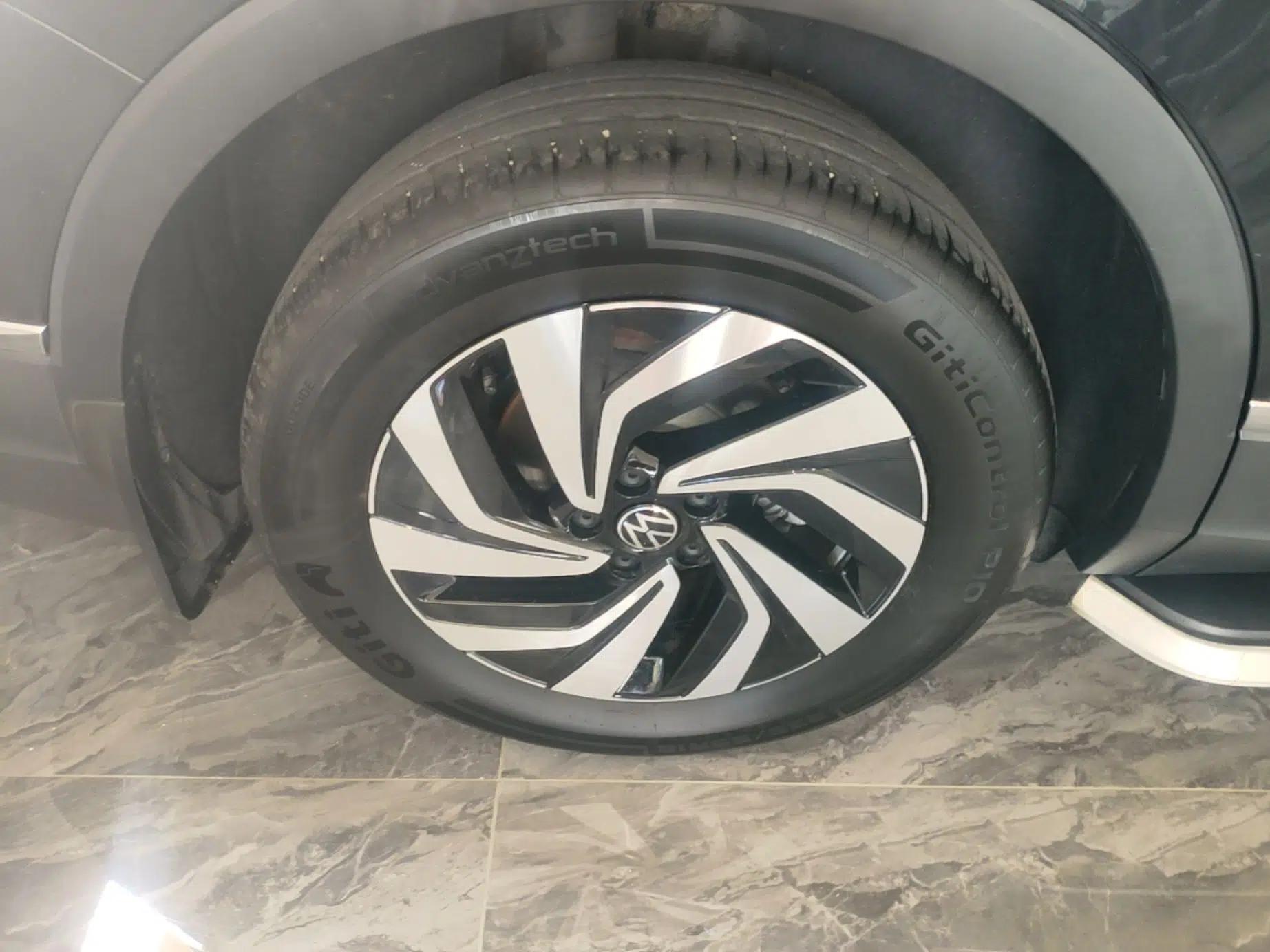 Volkswagen Tiguan L 2024 Outstanding Model 300TSI Automatic Two-Wheel Drive Longteng Edition — миниатюра 16