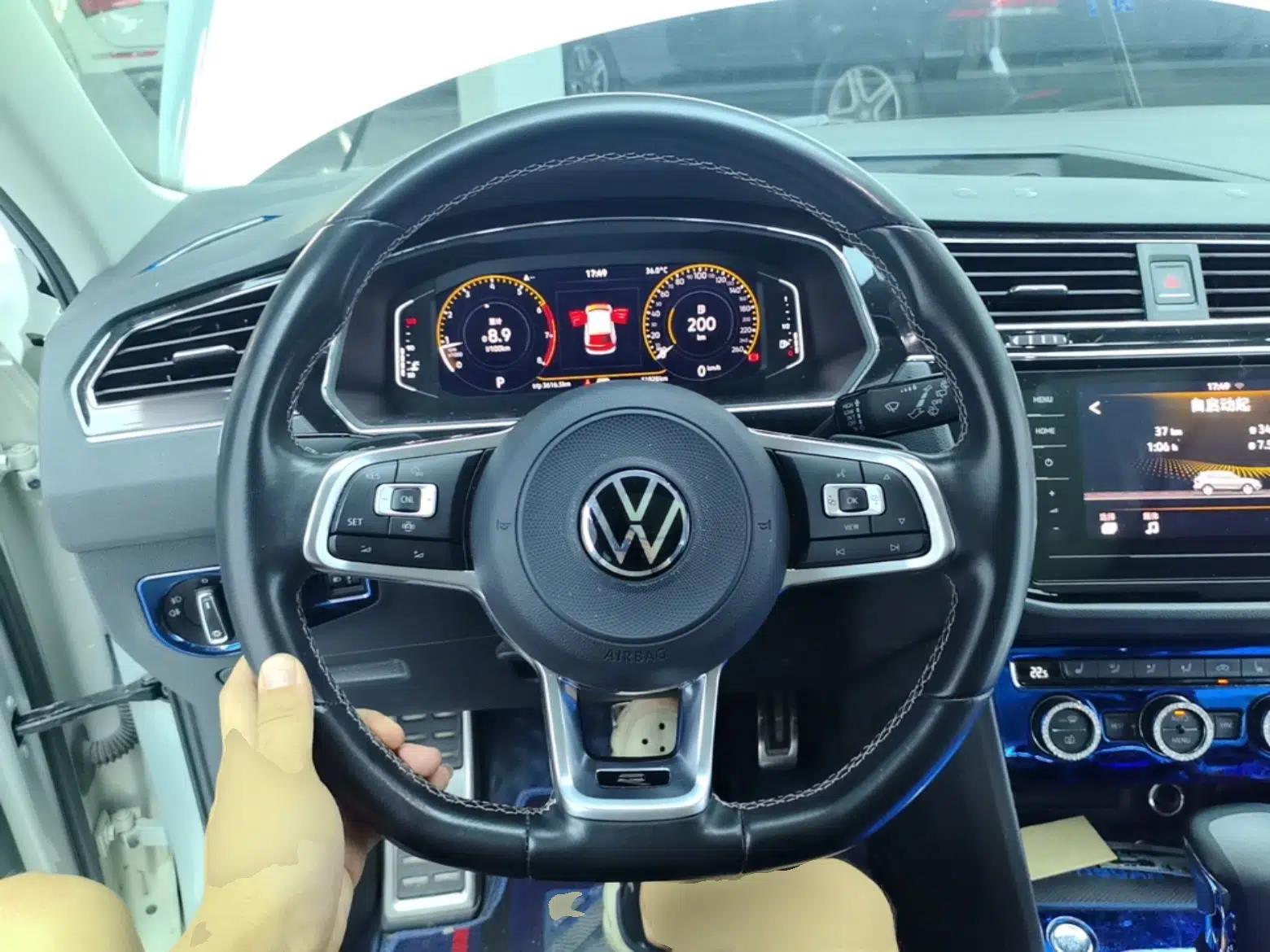 Volkswagen Tiguan L 2021 330TSI Automatic Two-Wheel Drive R-Line Enhanced Edition — миниатюра 13