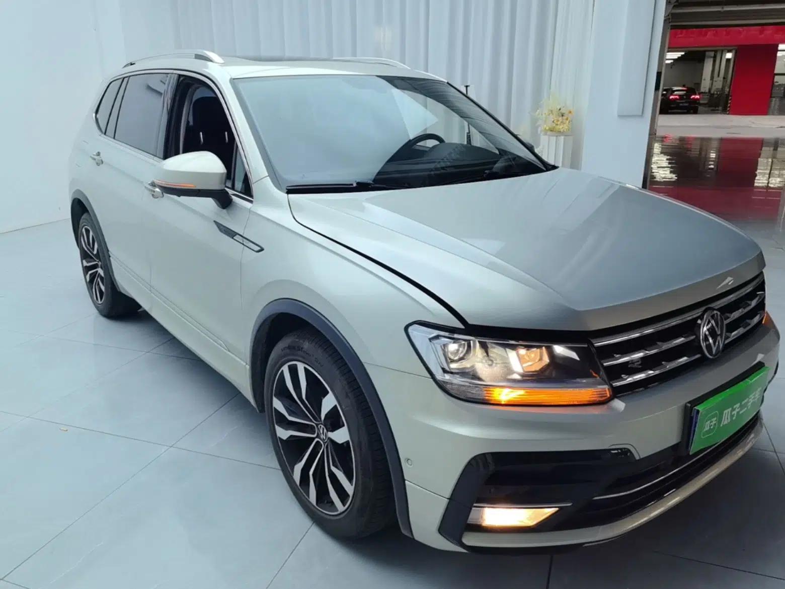 Volkswagen Tiguan L 2021 330TSI Automatic Two-Wheel Drive R-Line Enhanced Edition — миниатюра 3