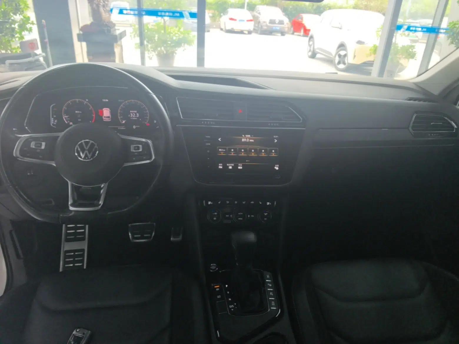 Volkswagen Tiguan L 2021 330TSI Automatic Two-Wheel Drive R-Line Enhanced Edition — миниатюра 12