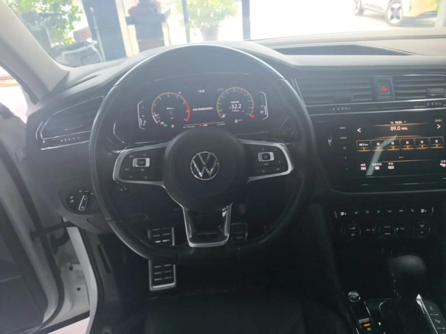 Volkswagen Tiguan L 2021 330TSI Automatic Two-Wheel Drive R-Line Enhanced Edition — миниатюра 13