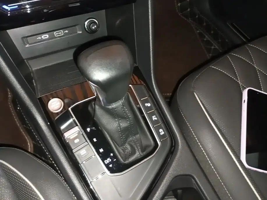 Volkswagen Tiguan L 2023 330TSI Automatic Two-Wheel Drive R-Line Enjoyment Edition — миниатюра 16