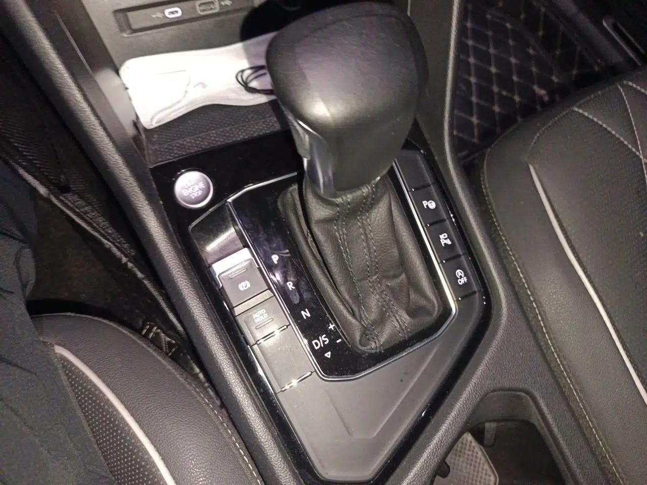 Volkswagen Tiguan L 2023 330TSI Automatic Two-Wheel Drive R-Line Enjoyment Edition — миниатюра 13