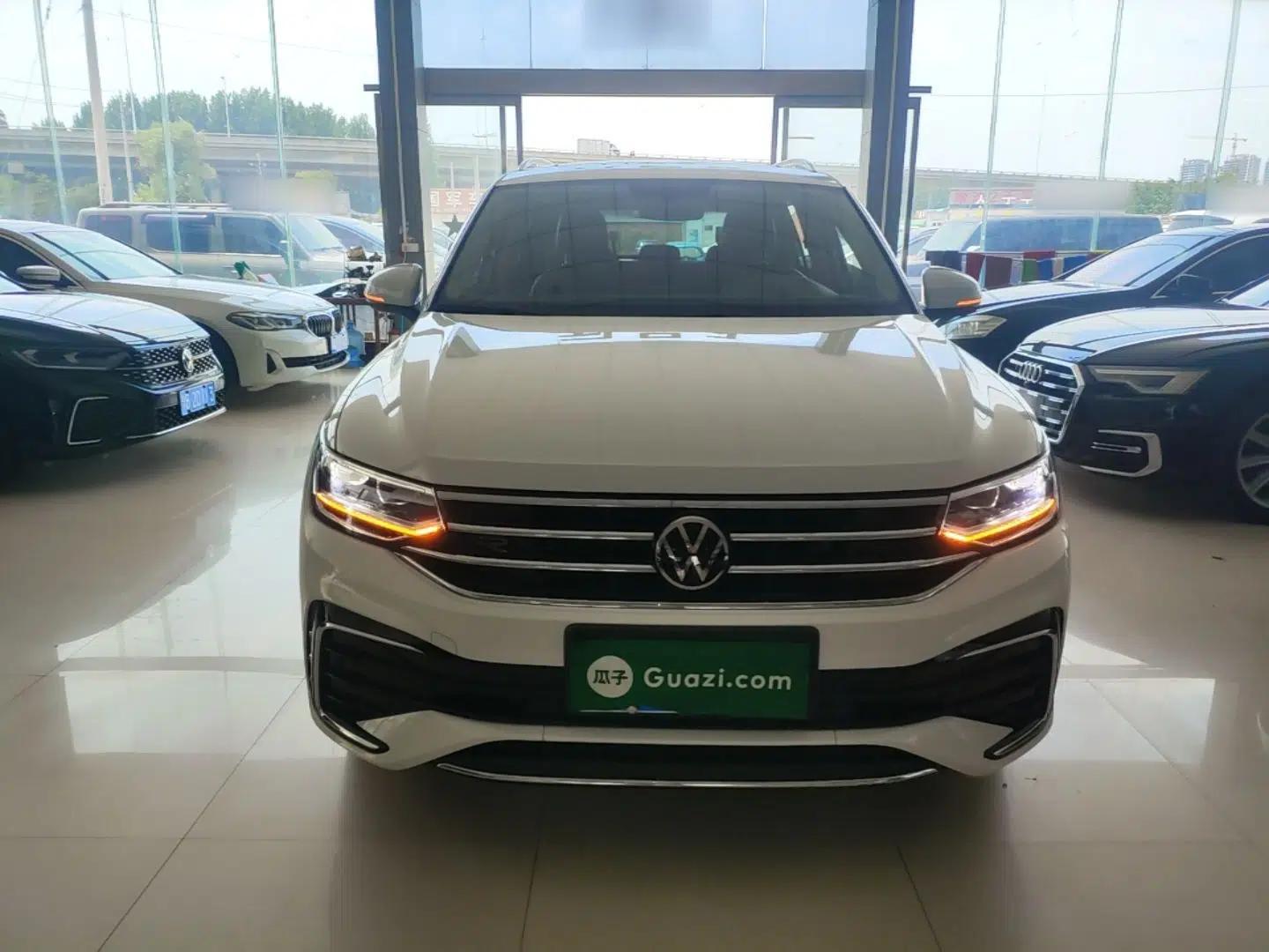 Volkswagen Tiguan L 2024 330TSI Automatic Two-Wheel Drive R-Line Enhanced Edition — миниатюра 2