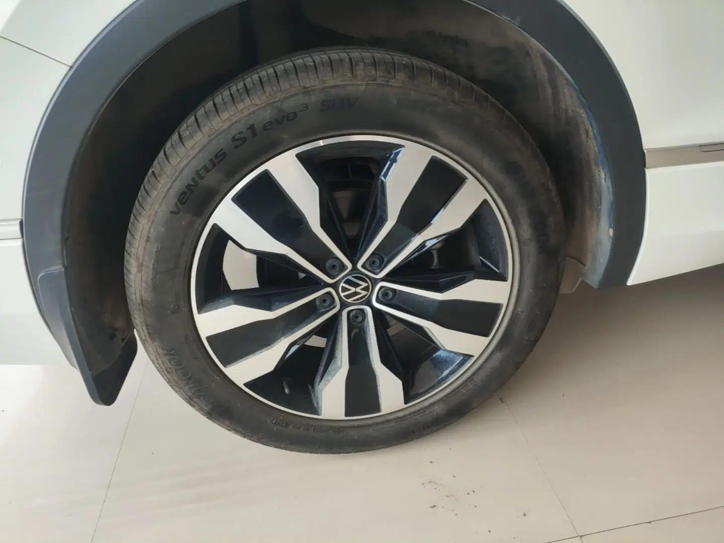 Volkswagen Tiguan L 2024 330TSI Automatic Two-Wheel Drive R-Line Enhanced Edition — миниатюра 11