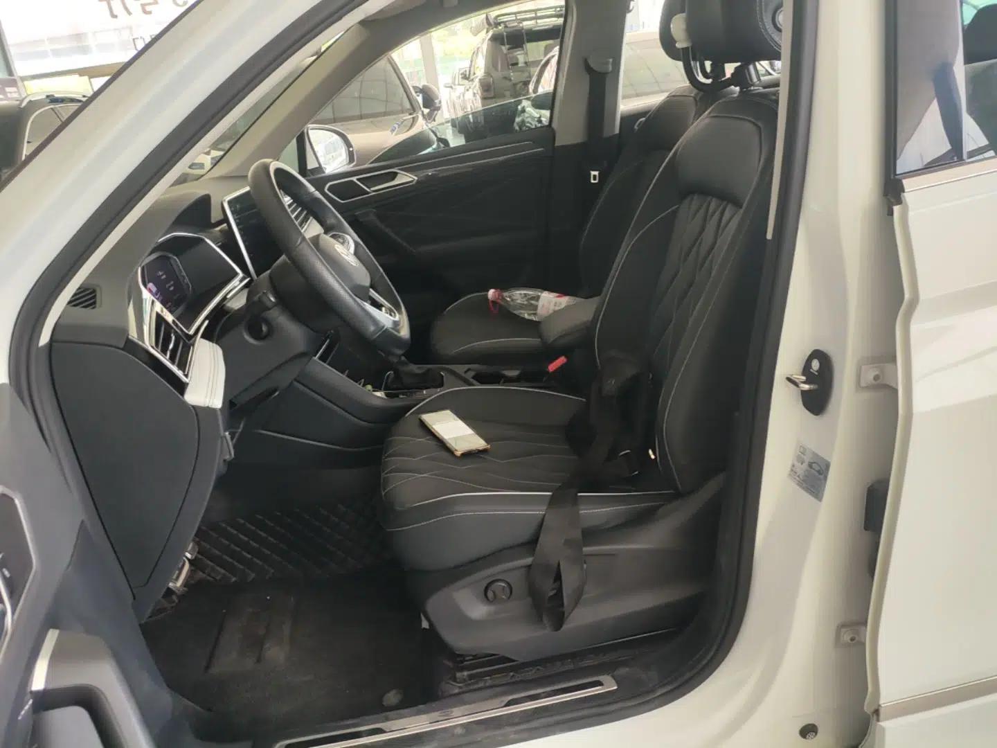 Volkswagen Tiguan L 2024 330TSI Automatic Two-Wheel Drive R-Line Enhanced Edition — миниатюра 17