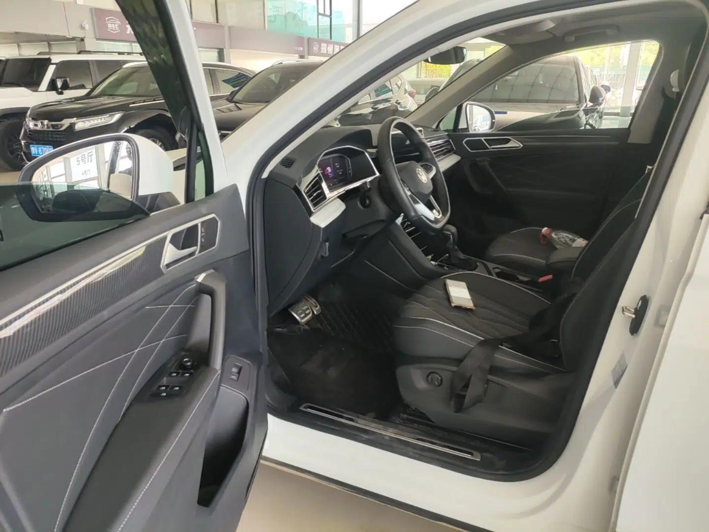 Volkswagen Tiguan L 2024 330TSI Automatic Two-Wheel Drive R-Line Enhanced Edition — миниатюра 18