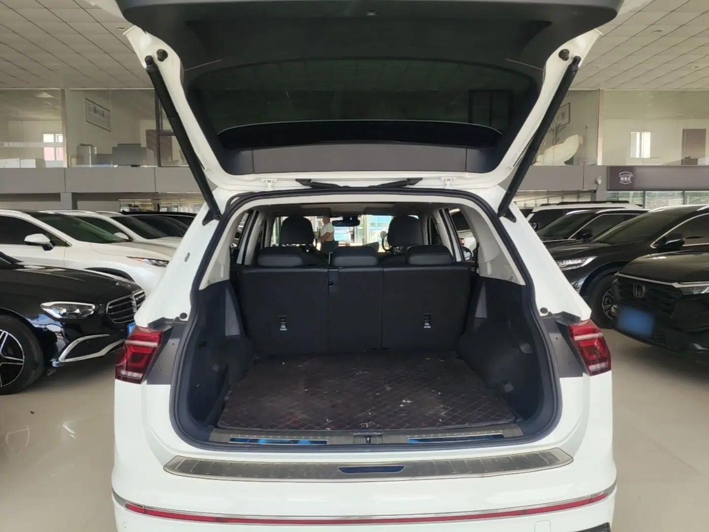 Volkswagen Tiguan L 2024 330TSI Automatic Two-Wheel Drive R-Line Enhanced Edition — миниатюра 22