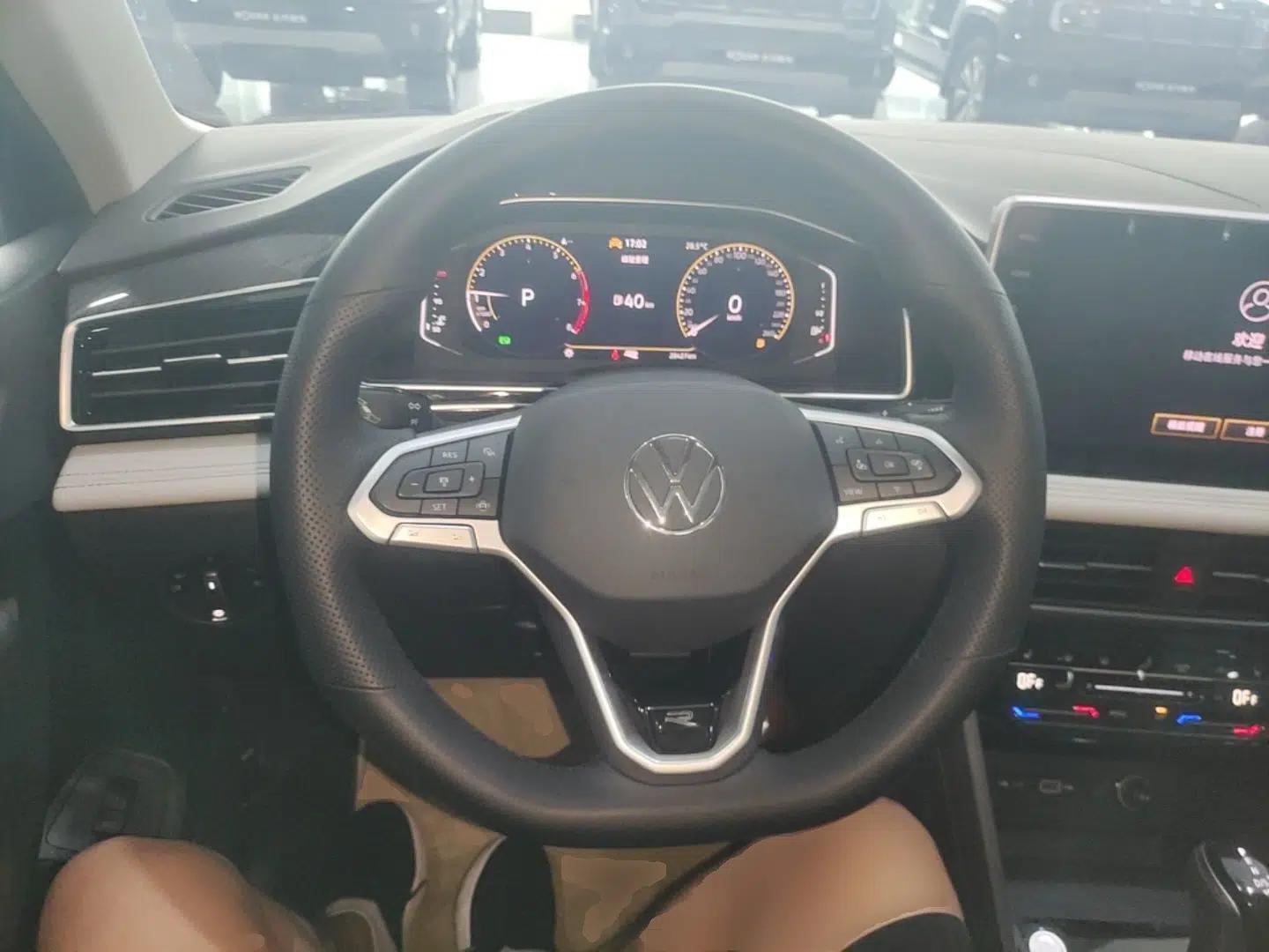 Volkswagen Tiguan L 2024 Outstanding Model 330TSI Automatic Two-Wheel Drive R-Line Dragon Glory Edition — миниатюра 13