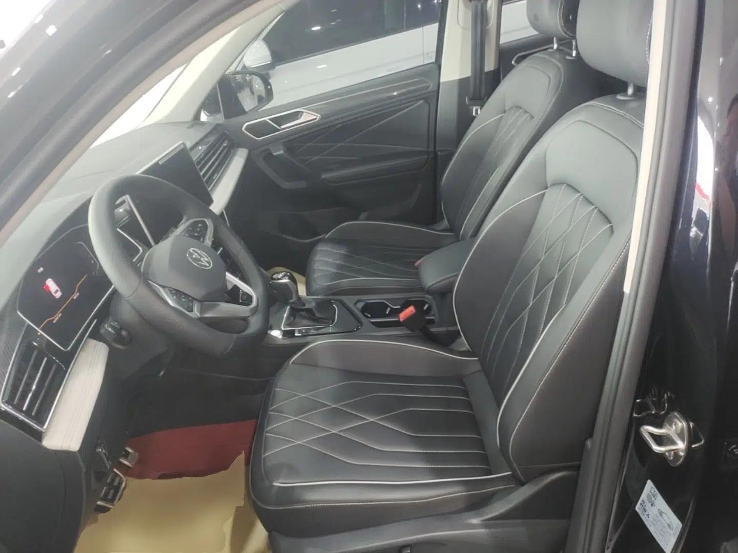 Volkswagen Tiguan L 2024 Outstanding Model 330TSI Automatic Two-Wheel Drive R-Line Dragon Glory Edition — миниатюра 17