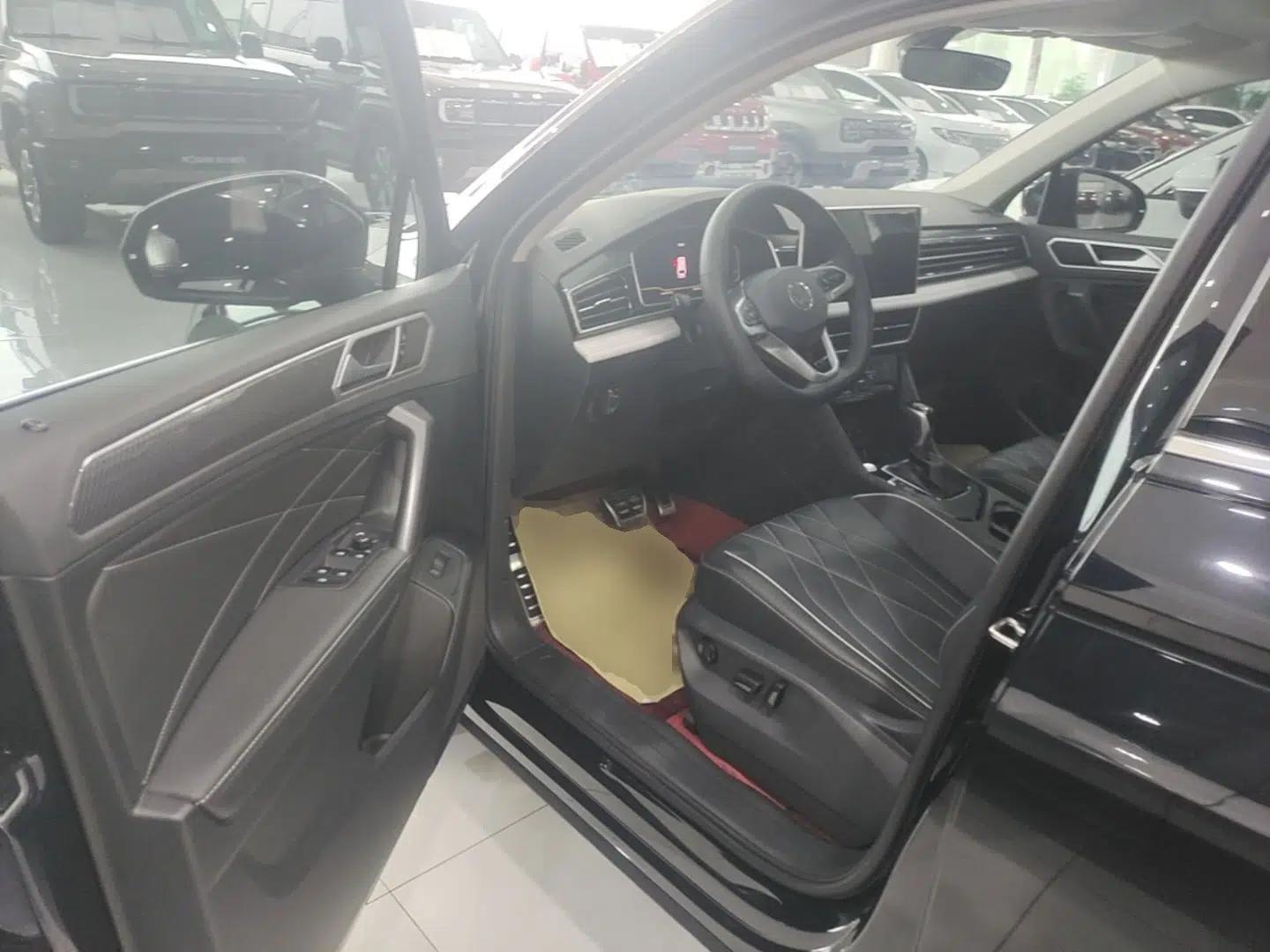 Volkswagen Tiguan L 2024 Outstanding Model 330TSI Automatic Two-Wheel Drive R-Line Dragon Glory Edition — миниатюра 18