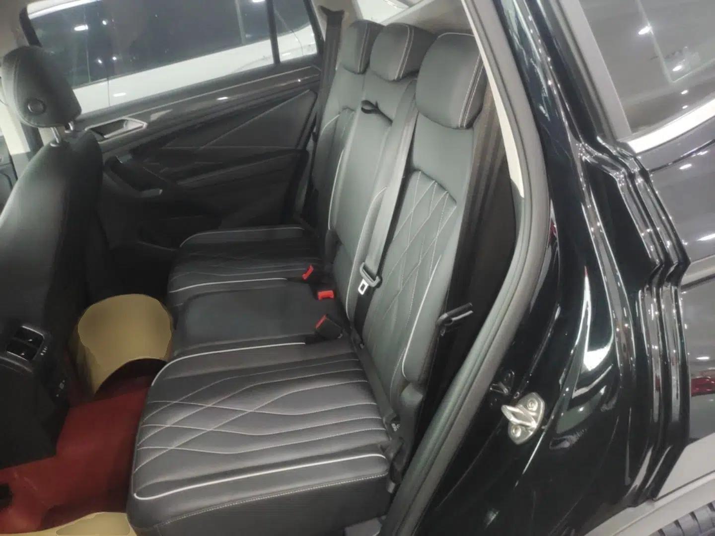 Volkswagen Tiguan L 2024 Outstanding Model 330TSI Automatic Two-Wheel Drive R-Line Dragon Glory Edition — миниатюра 20